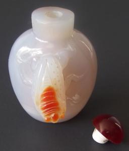 CHINESE AGATE BUG SNUFF BOTTLE