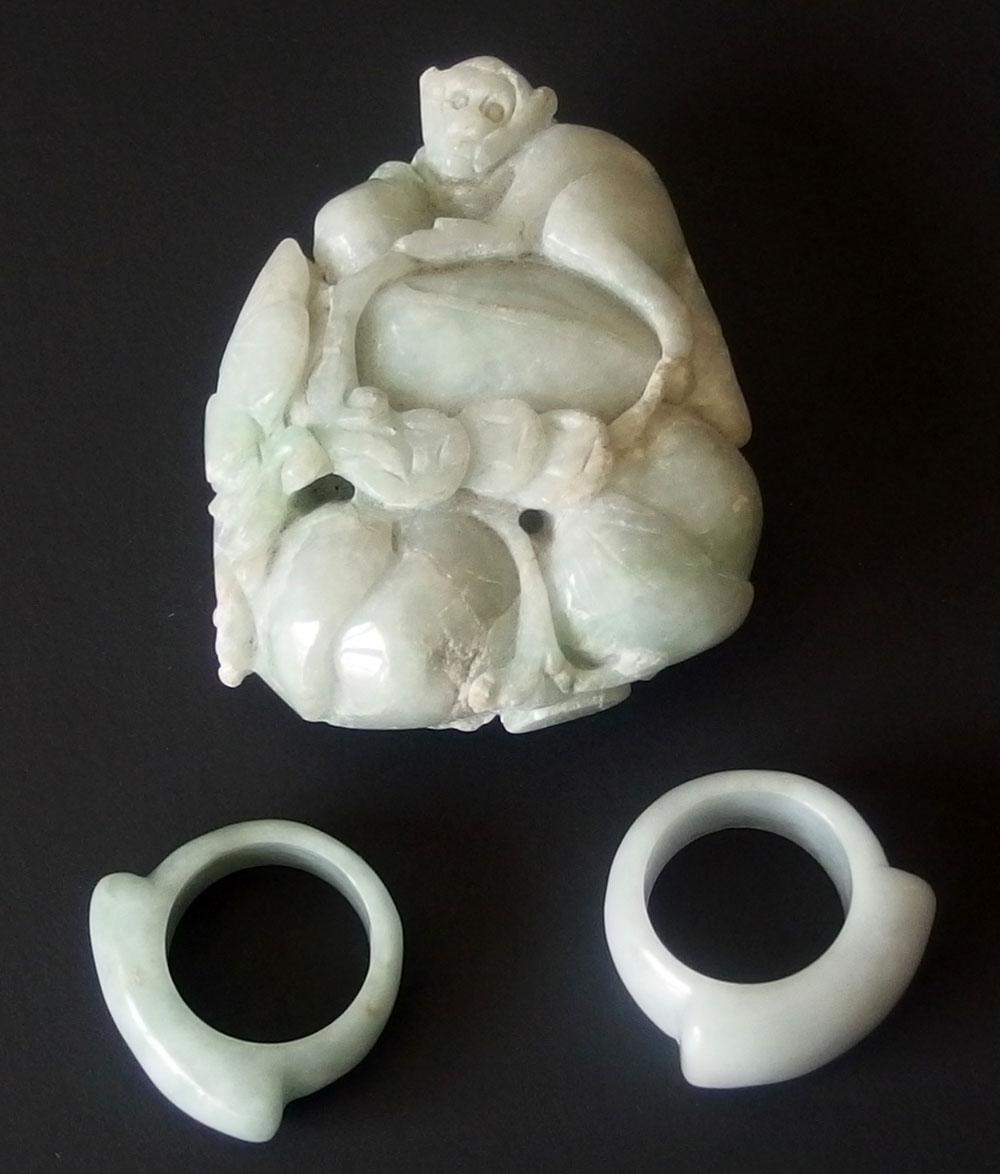 GROUP OF CARVED CHINESE JADE