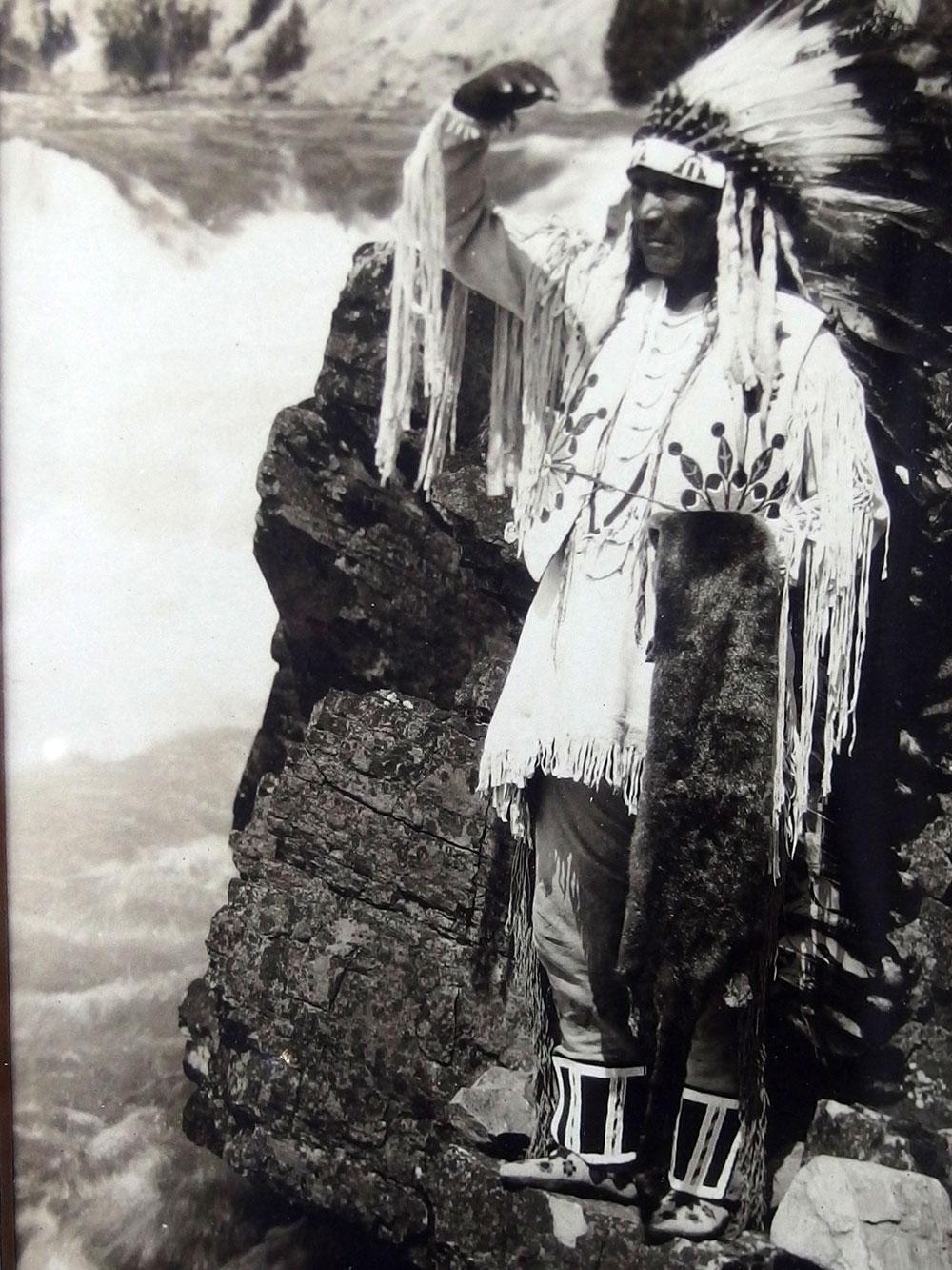 CHIEF KOOSTAHTAH FULL HEADDRESS PHOTOGRAPH