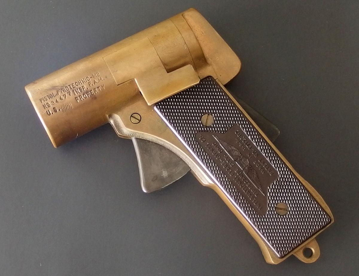 U.S. PYROTECHNIC M2 FLARE PISTOL