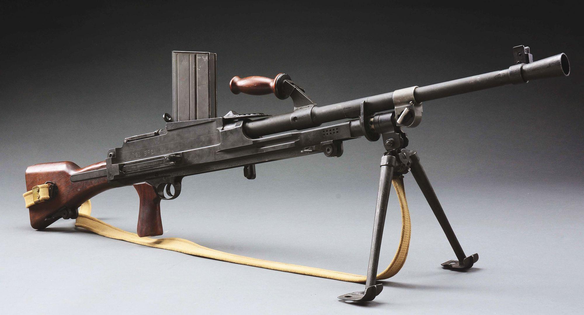 (N) SUPERB HIGH CONDITION EXTREMELY DESIRABLE ORIGINAL 8MM BREN MACHINE GUN WITH ACCESSORIES (CURIO