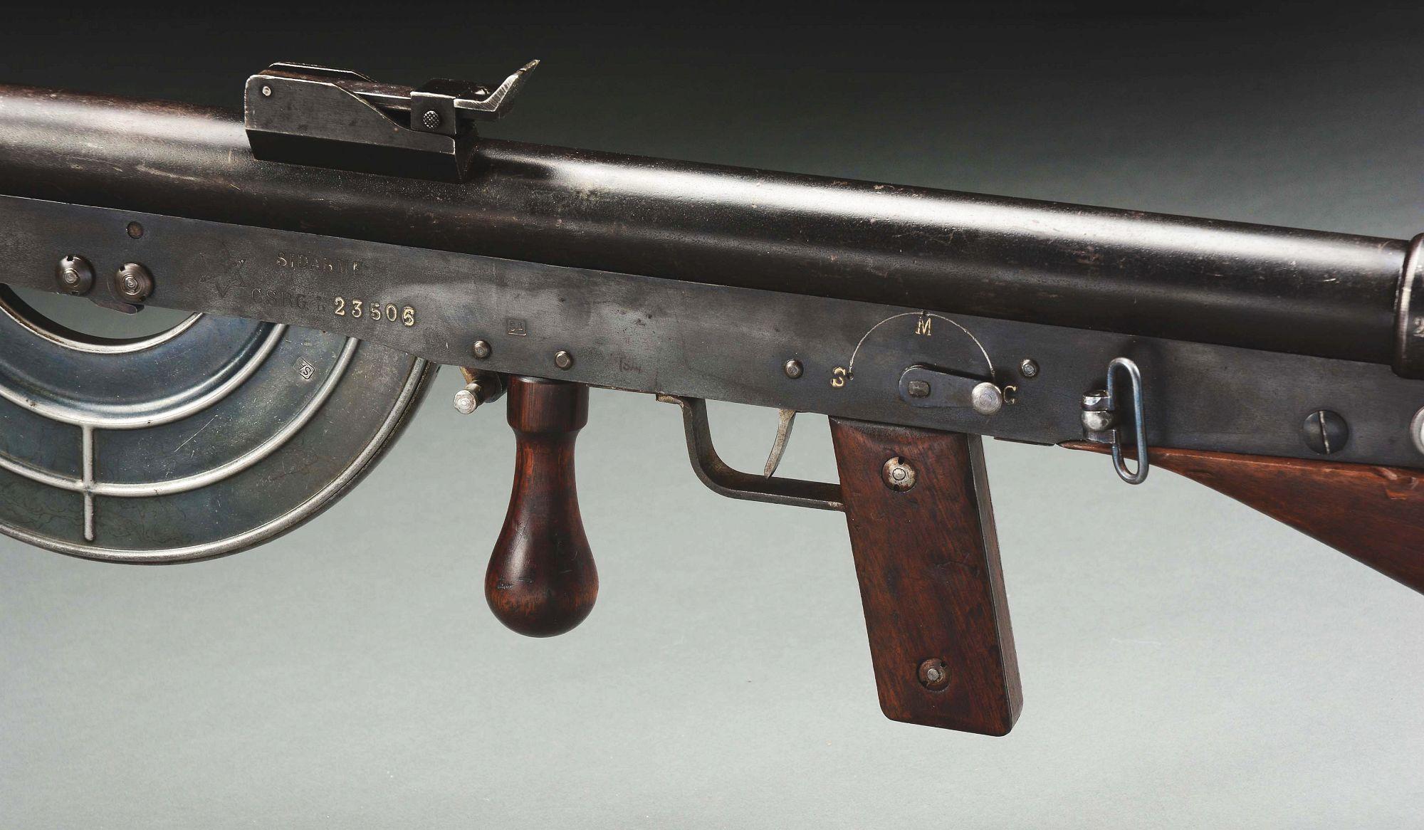 (N) FINE CONDITION SPECIMEN OF HISTORIC WORLD WAR I FRENCH CHAUCHAT MODEL 1915 MACHINE GUN (CURIO AN