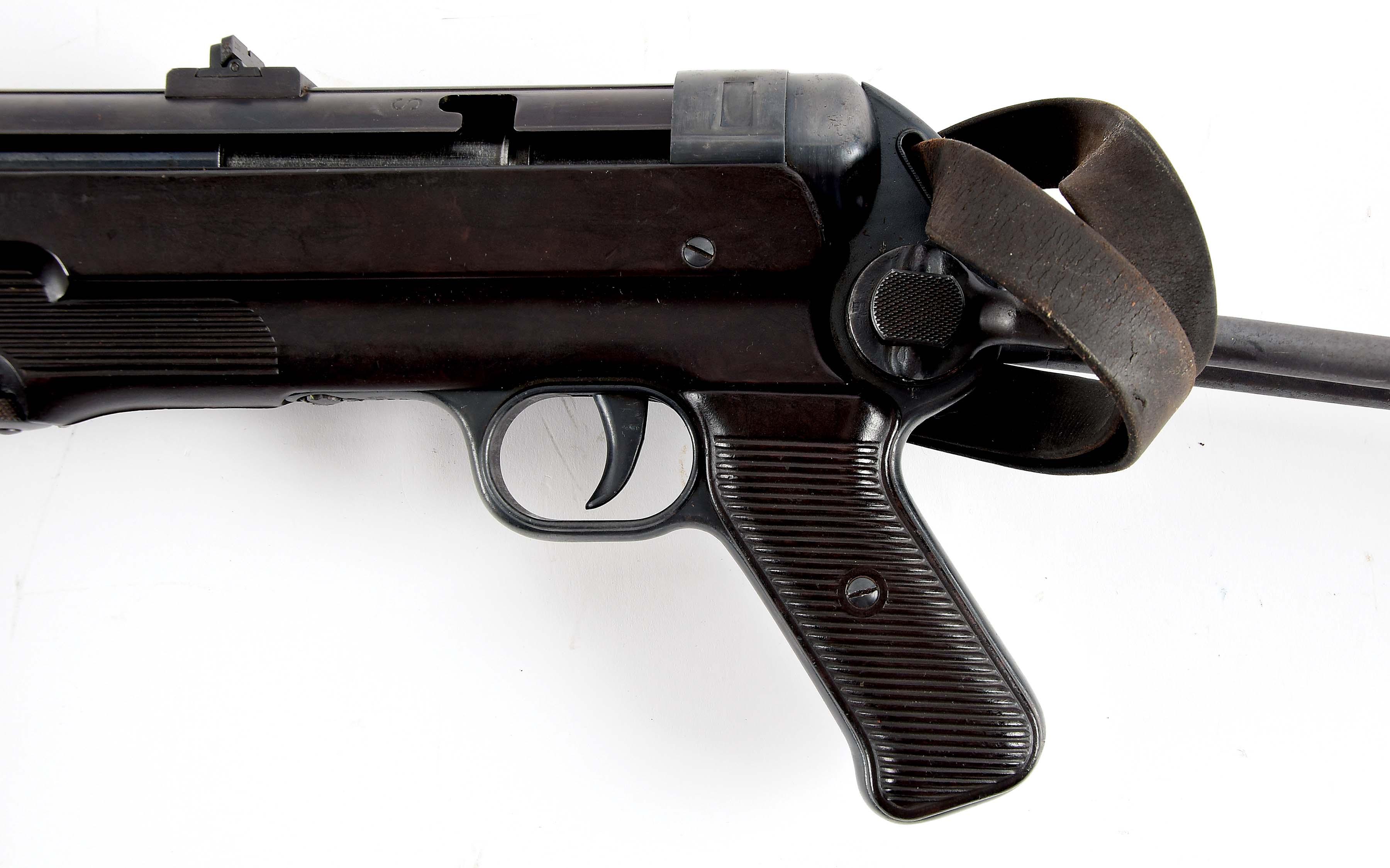 (N) EXTREMELY ATTRACTIVE MATCHING NUMBERS “ERB” REGISTERED TUBE GERMAN WORLD WAR II MP-40 MACHINE GU