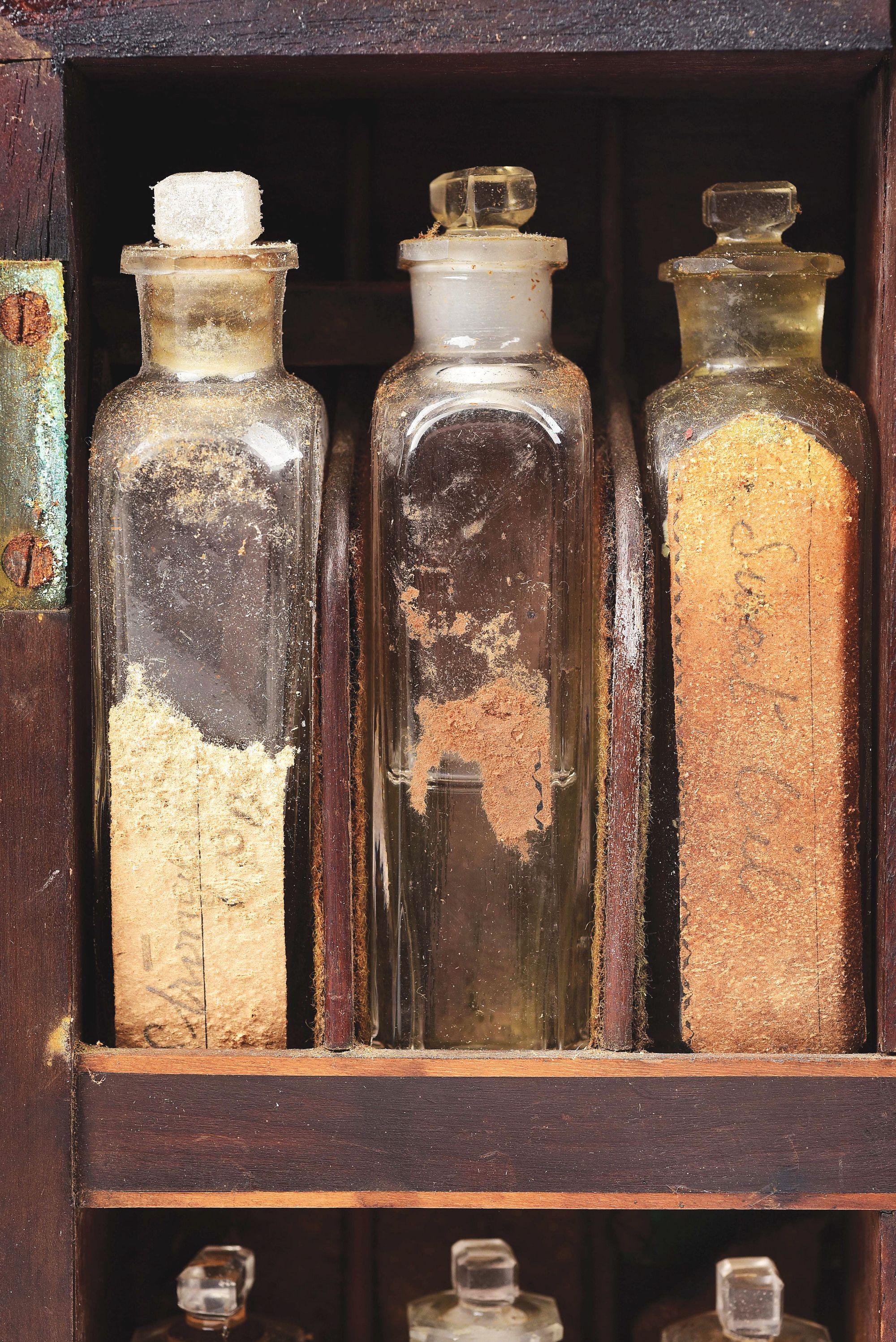 RARE LATE 18TH CENTURY NAVAL MEDICAL CHEST WITH CONTENTS.