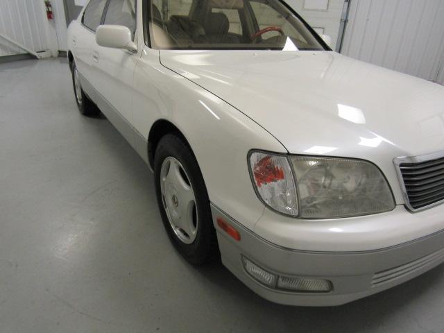 1999 Lexus LS 400 Sedan