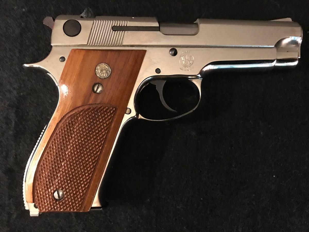 Smith & Wesson Model 39-2 9mm semi auto