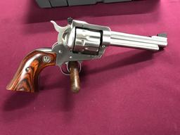 Ruger Blackhawk 327 magnum 8 Shot revolver 5.5in Barrel