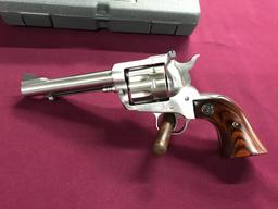 Ruger Blackhawk 327 magnum 8 Shot revolver 5.5in Barrel