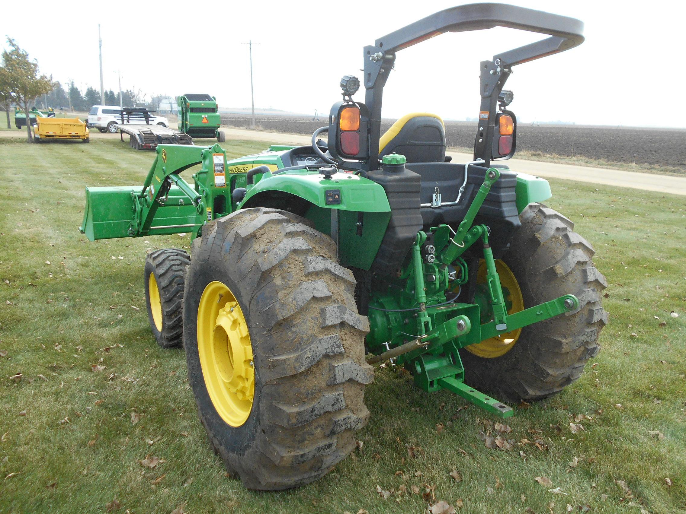 2015 John Deere 4066R, MFWD, hydro, 430 Act. one owner hrs. w/JD H180 Hyd loader, 3pt. Hyd, PTO,