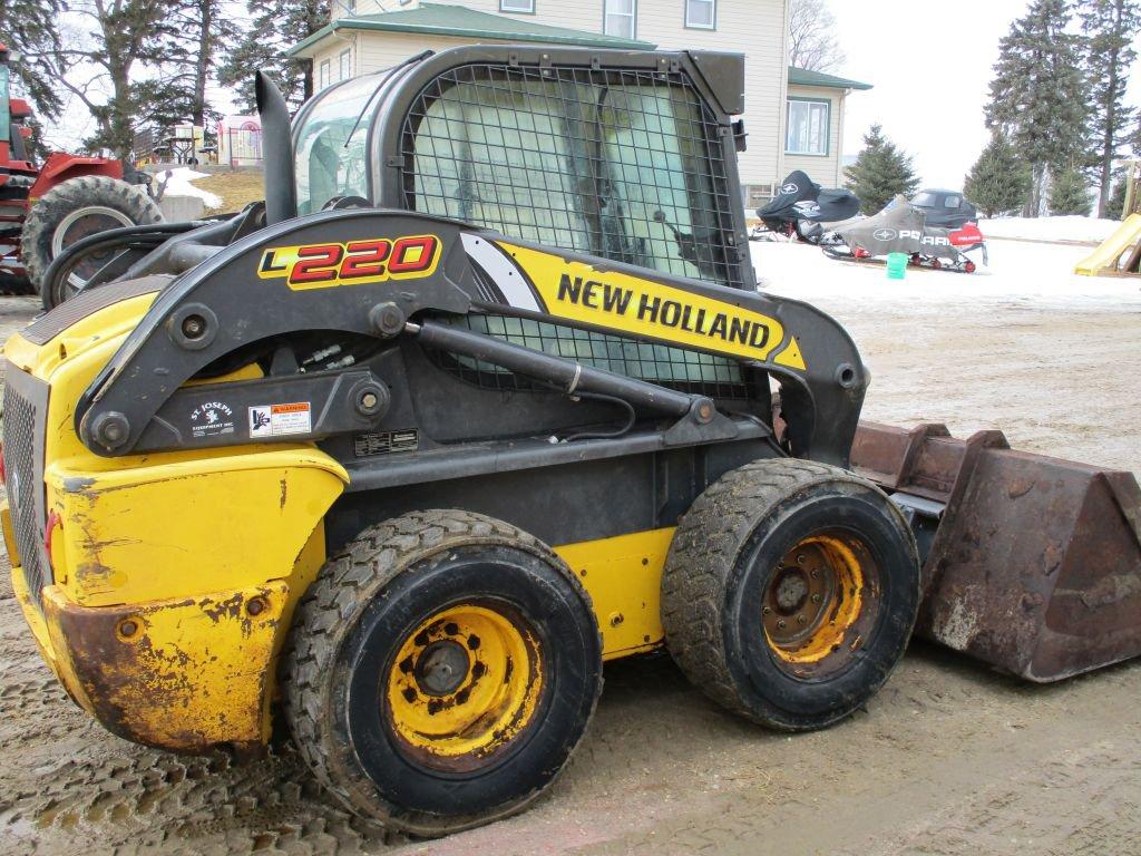 2011 New Holland L220, cab, heat, AC, radio, 4,520 hrs. showing, 2 sp. SN#JAF0L220PBM435898