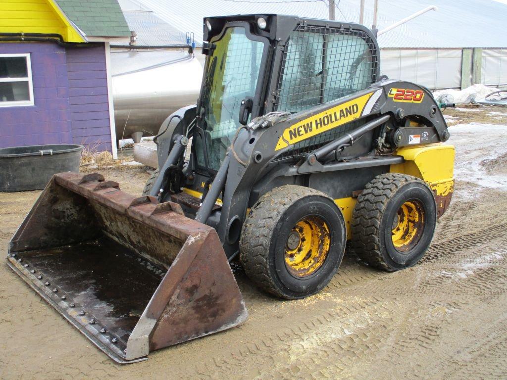 2011 New Holland L220, cab, heat, AC, radio, 4,520 hrs. showing, 2 sp. SN#JAF0L220PBM435898