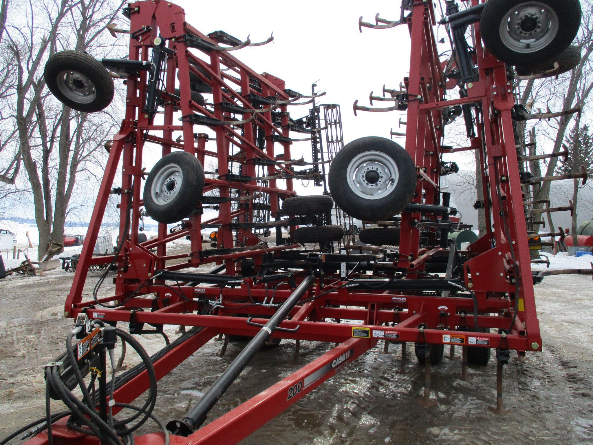 2014 Case IH Tiger Mate 200, 60' field cult. rolling basket, 2 bar harrow, walking tandems, gauge