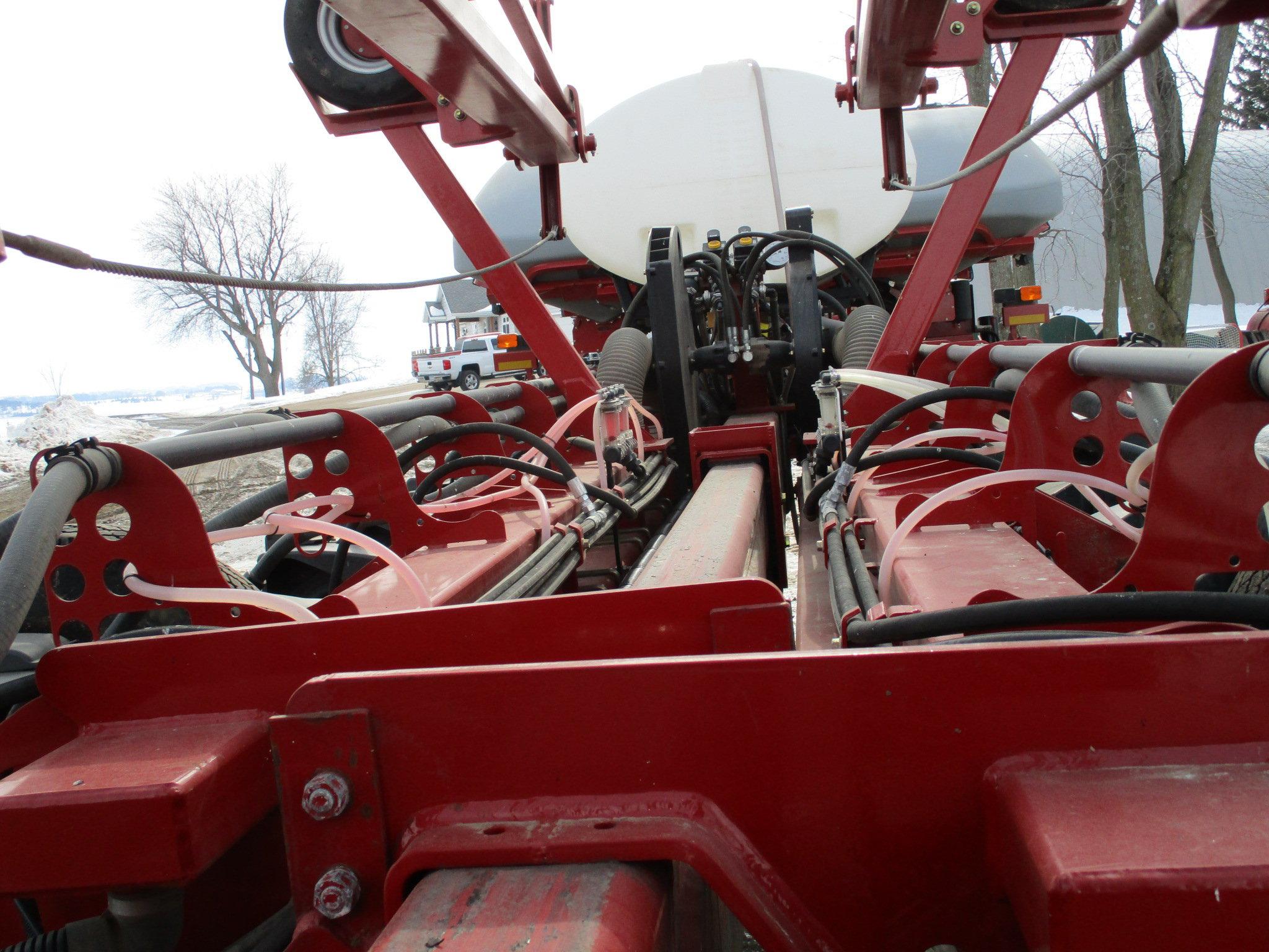 2014 Case IH 1255 Early Riser 24R30" planter, draw bar hitch, bulk fill, Liq. fert. 500 gal fert.