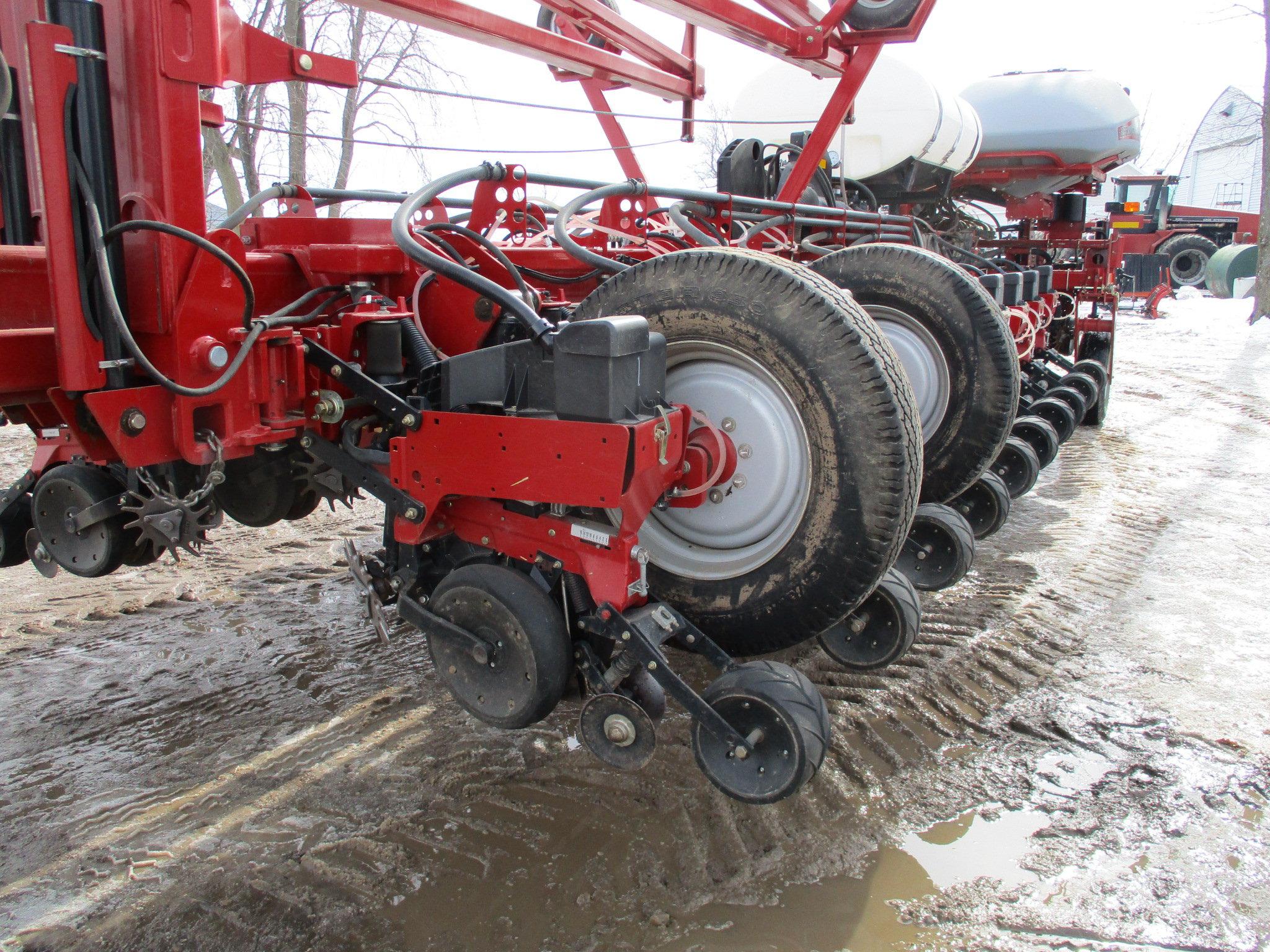 2014 Case IH 1255 Early Riser 24R30" planter, draw bar hitch, bulk fill, Liq. fert. 500 gal fert.