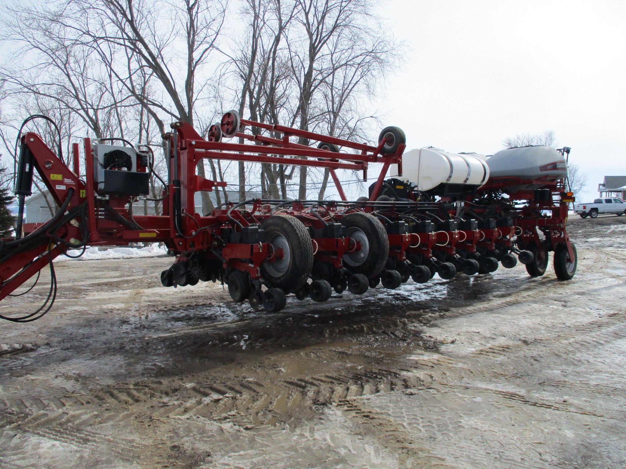 2014 Case IH 1255 Early Riser 24R30" planter, draw bar hitch, bulk fill, Liq. fert. 500 gal fert.