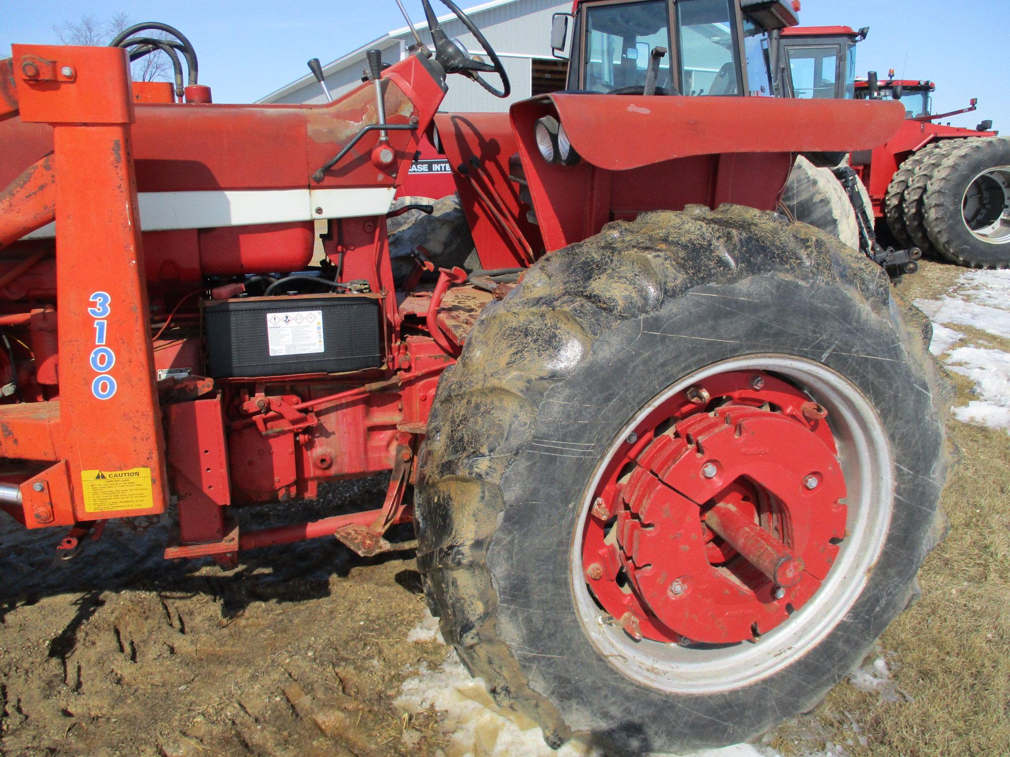 Int. 856 Custom dsl. 6,301 hrs. shwoing, 3pt. dual PTO, hyd W/Dual 3100 hyd loader, pallet forks