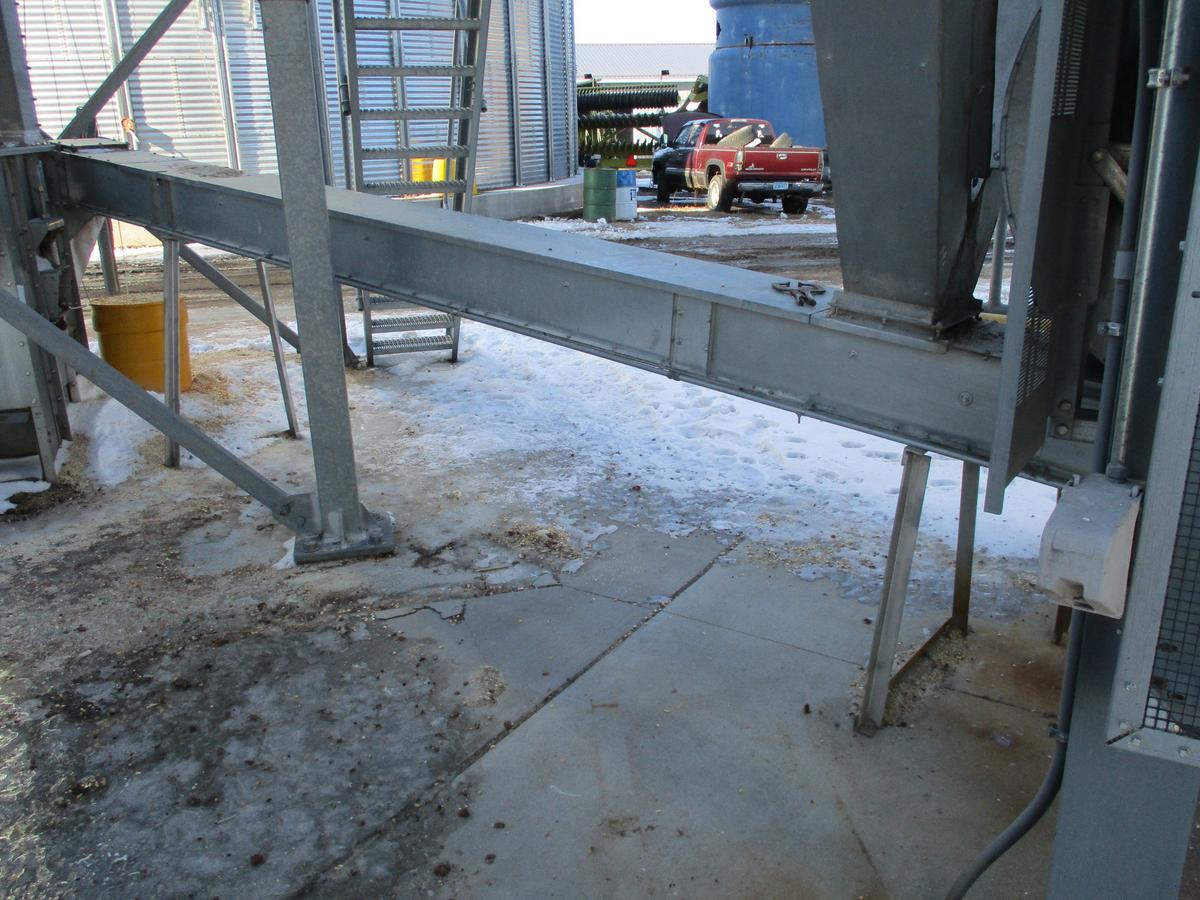 Conveyer 12" x 20' w/elect motor, located under dryer to leg