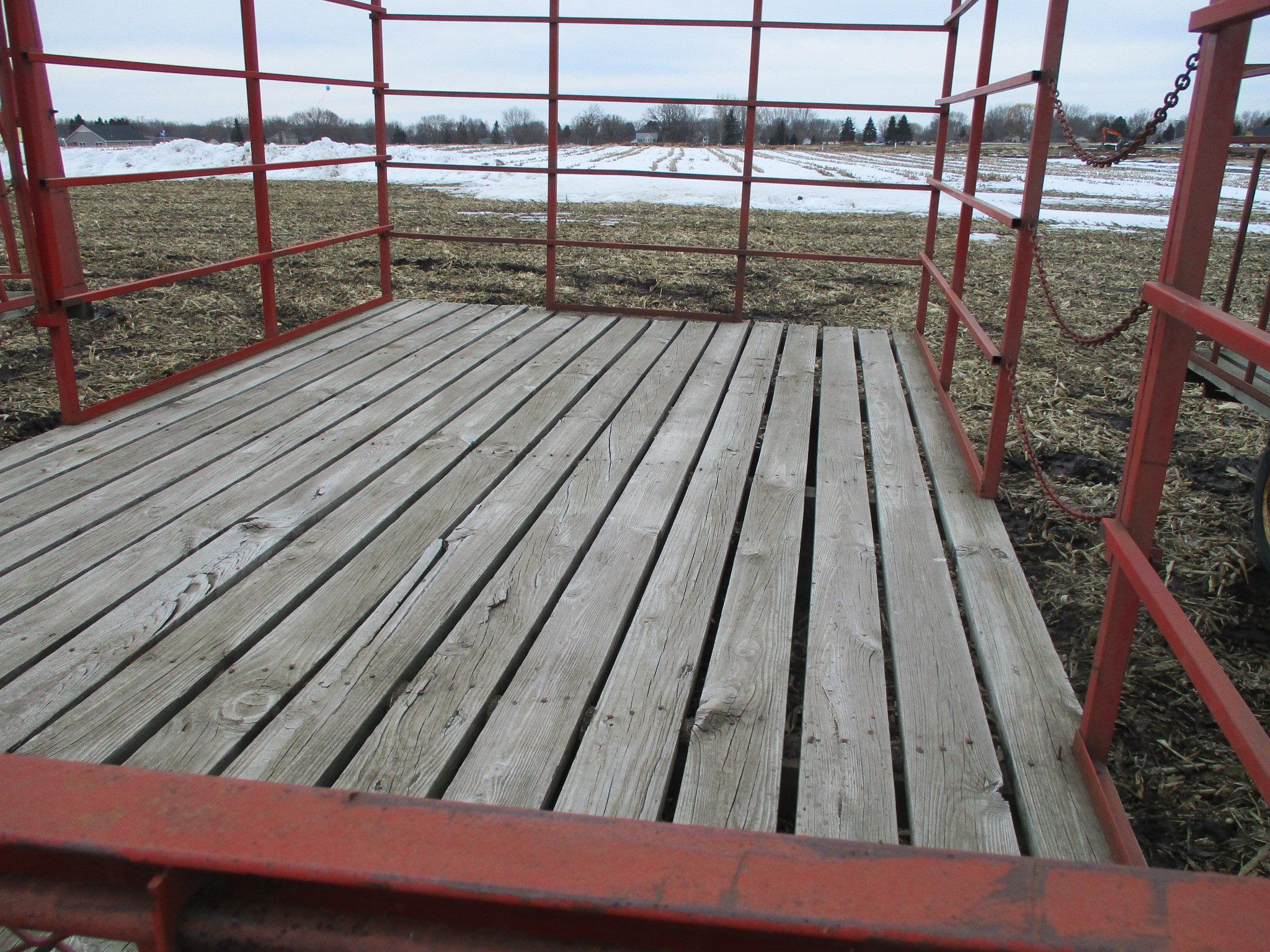 9' x 16' Minnesota metal thrower wagon, JD 1065 gear