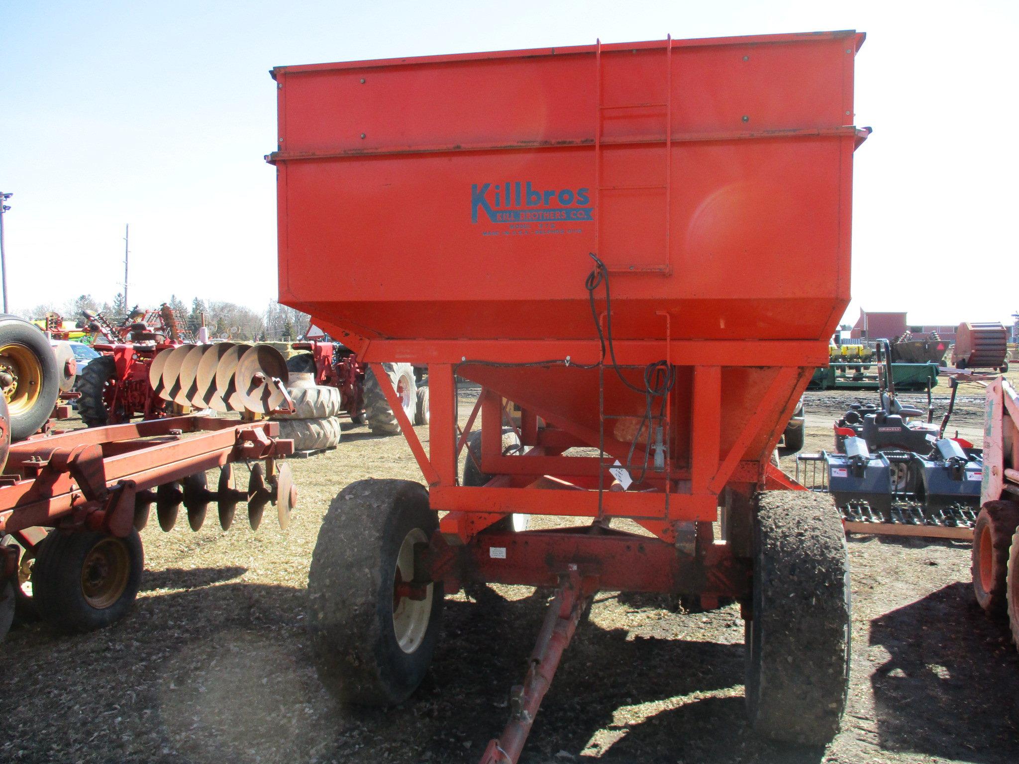 Kilbros 375 gravity wagon, 12 ton gear, 385/65R 22.5 tires