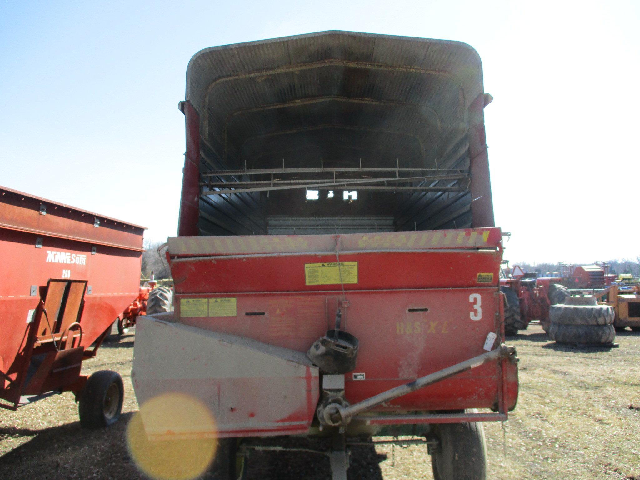 H&S XL, 16 ft. chopper box, JD 1275 tandem gear