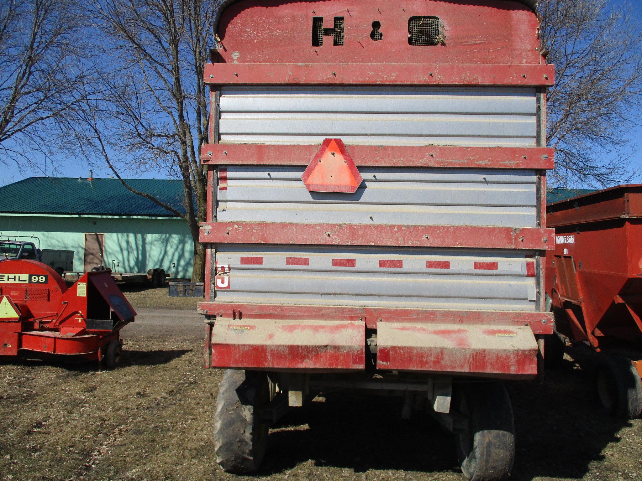 H&S XL, 16 ft. chopper box, JD 1275 tandem gear