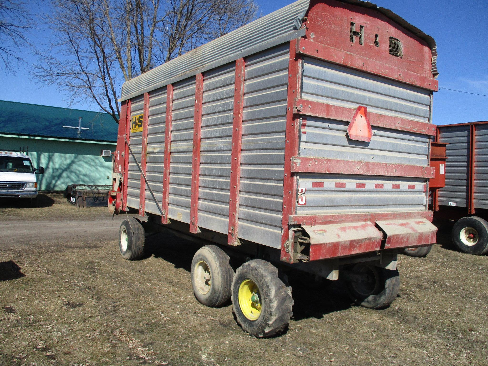 H&S XL, 16 ft. chopper box, JD 1275 tandem gear