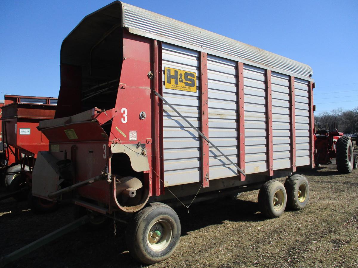 H&S XL, 16 ft. chopper box, JD 1275 tandem gear