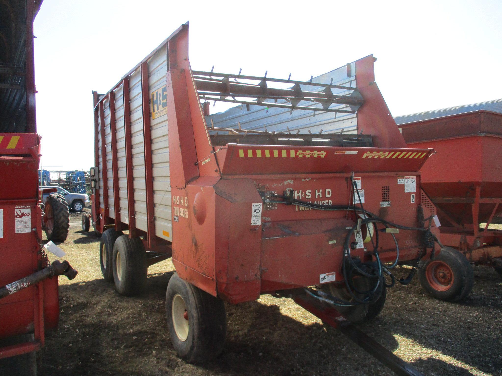 H&S HD Twin auger 16 ft. front & rear unload chopper box, H&S 614, 14 ton tandem gear