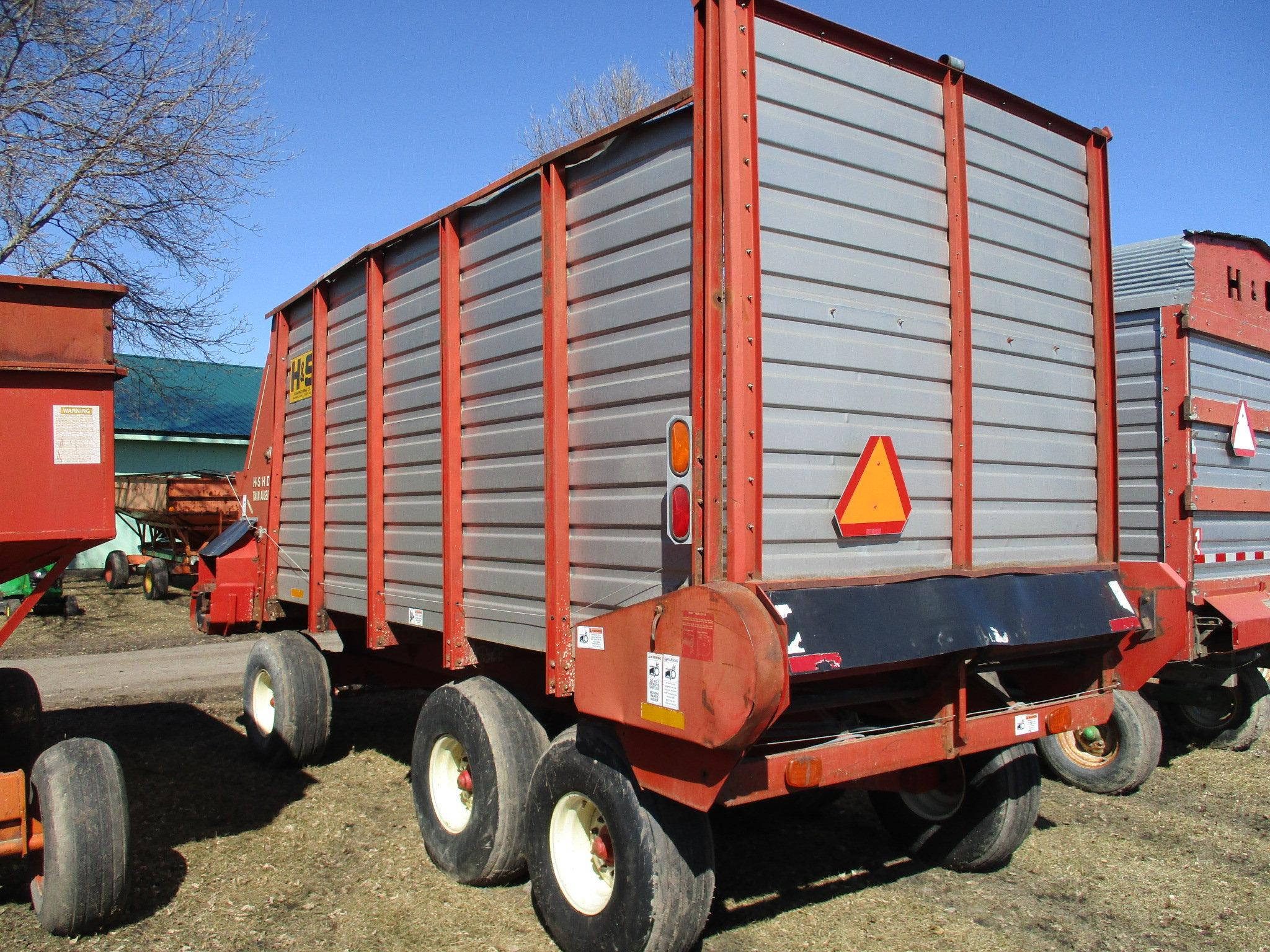 H&S HD Twin auger 16 ft. front & rear unload chopper box, H&S 614, 14 ton tandem gear