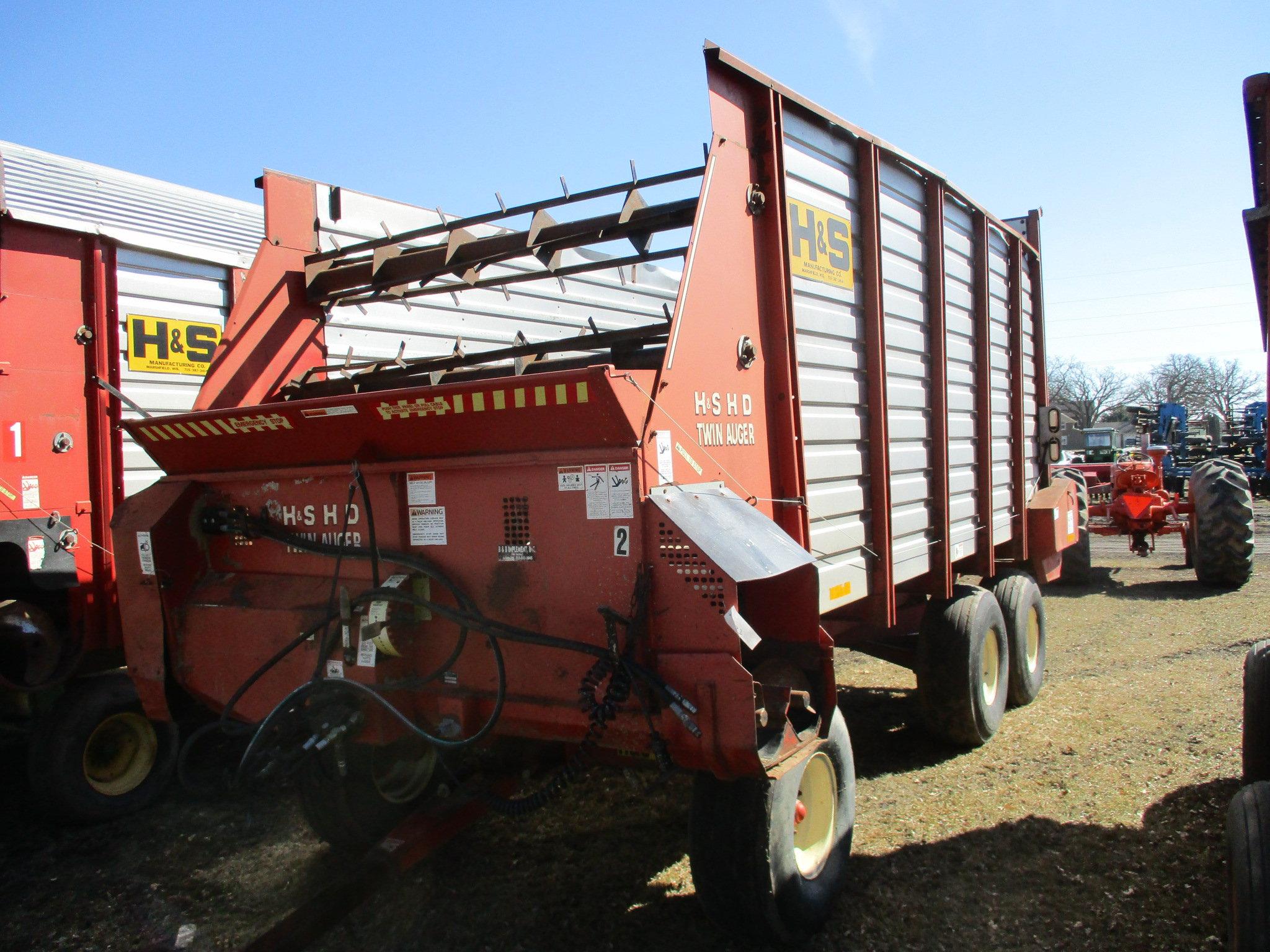 H&S HD Twin auger 16 ft. front & rear unload chopper box, H&S 614, 14 ton tandem gear