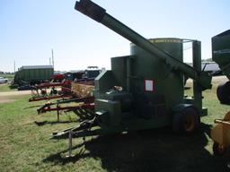 John Deere 700 feed mill