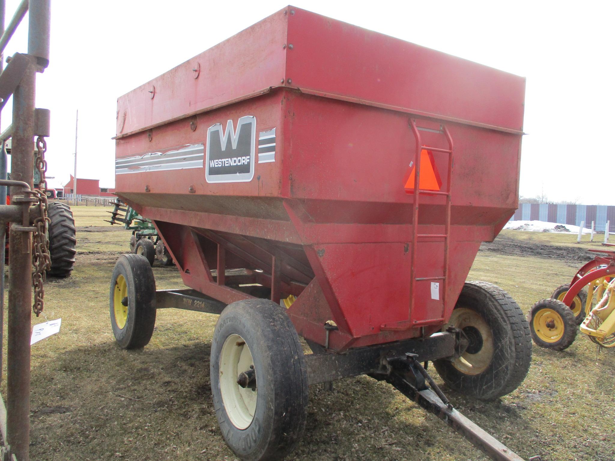 Westerndorf 400 bushel gravity wagon w/Westerndorf WW2214 running gear, 11R 22.5 tires