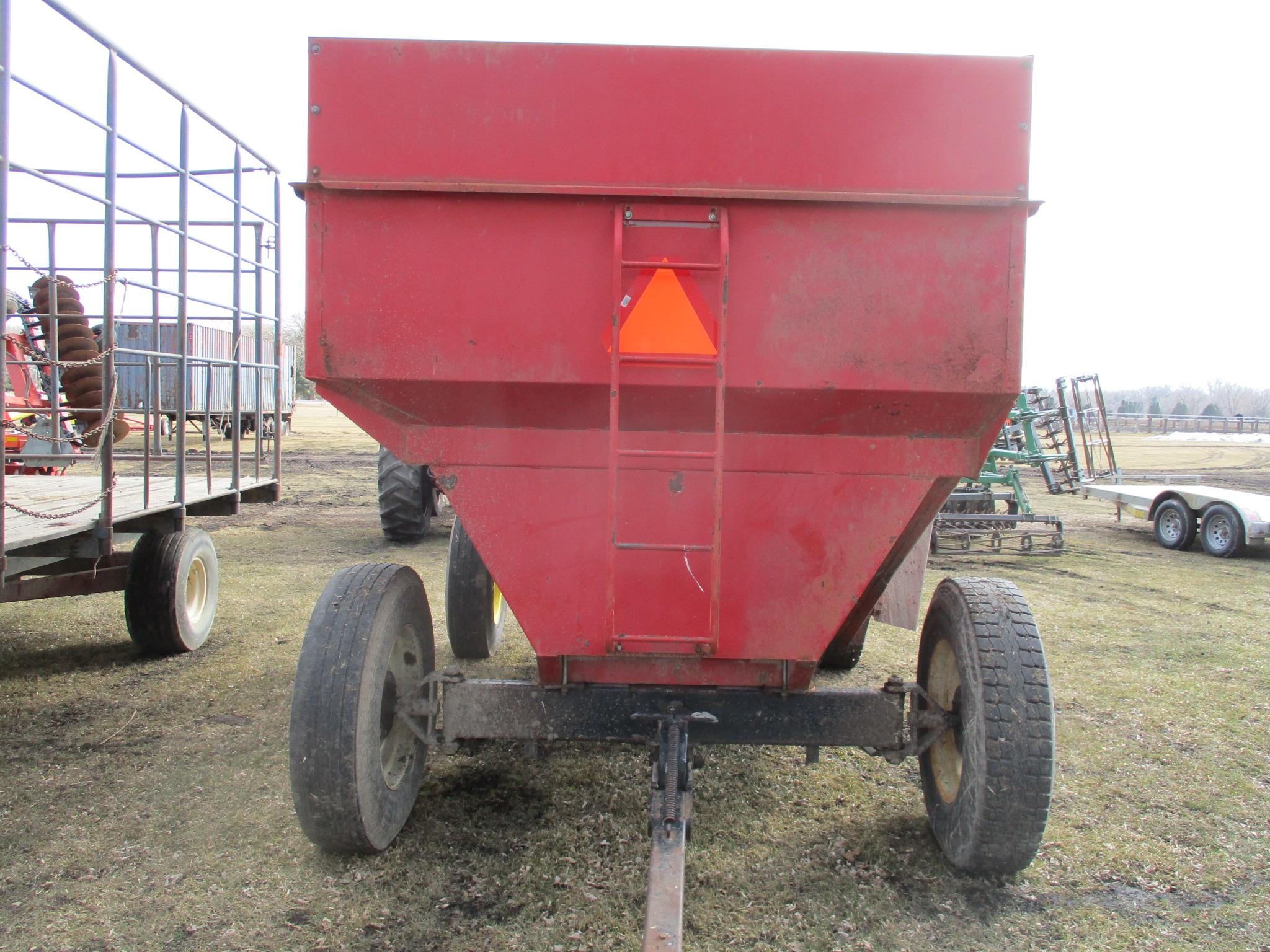 Westerndorf 400 bushel gravity wagon w/Westerndorf WW2214 running gear, 11R 22.5 tires