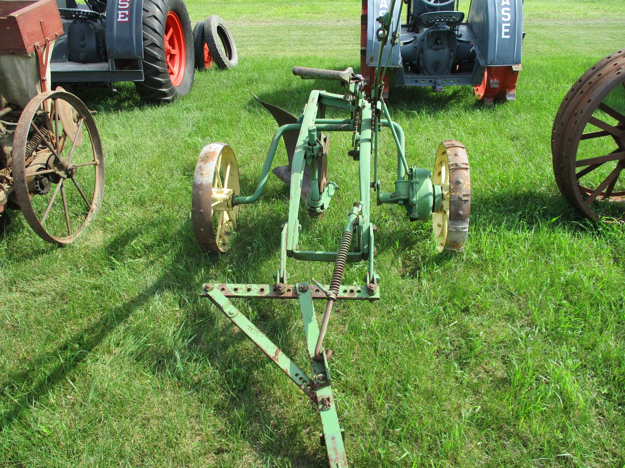 John Deere 614, 1 bottom pull type plow