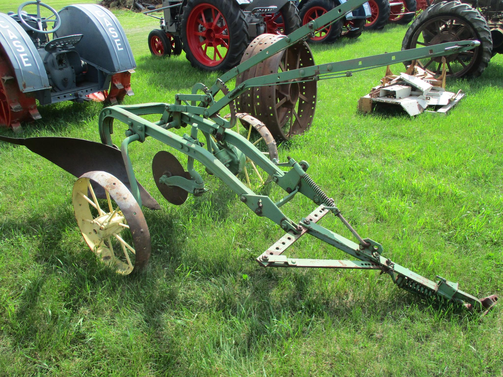 John Deere 614, 1 bottom pull type plow