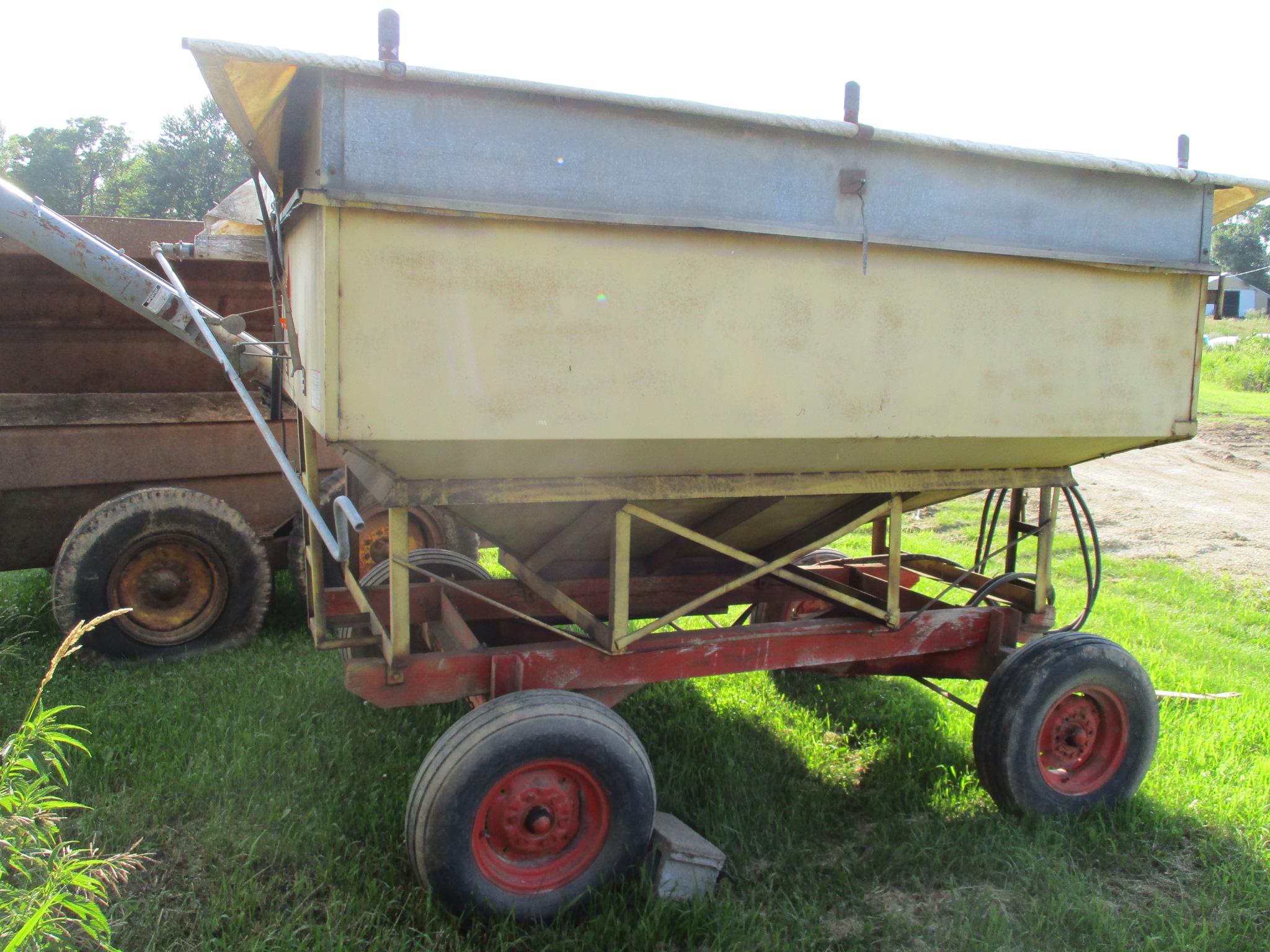 Gravity wagon w/hyd fert. auger & gear