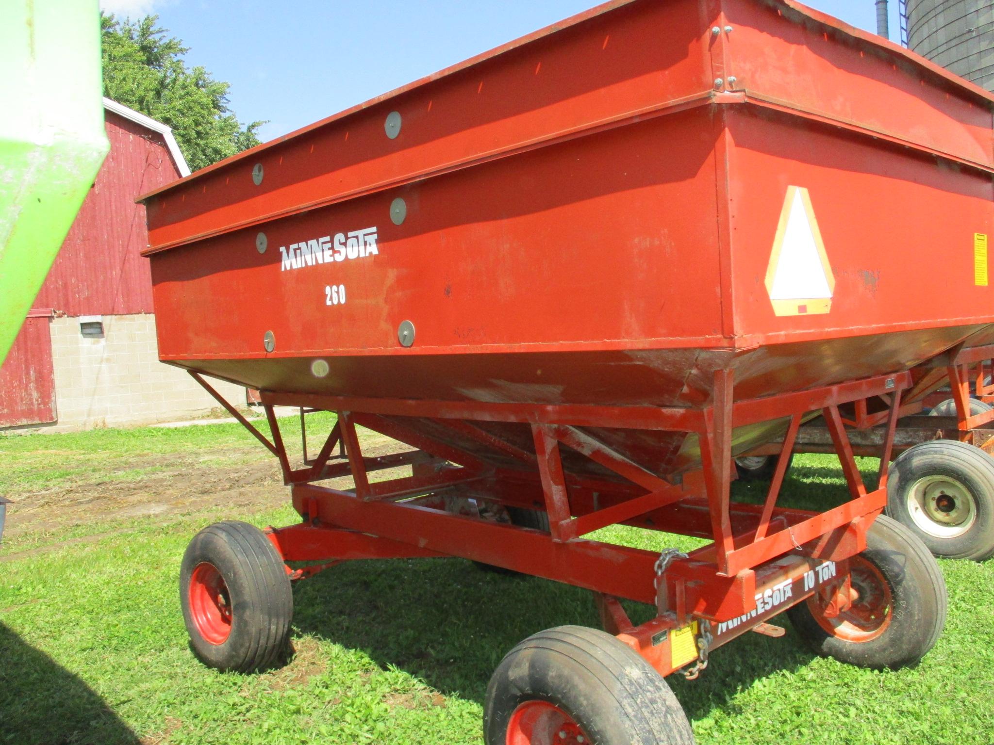 Minnesota 260 gravity wagon w/Minnesota 10 ton gear