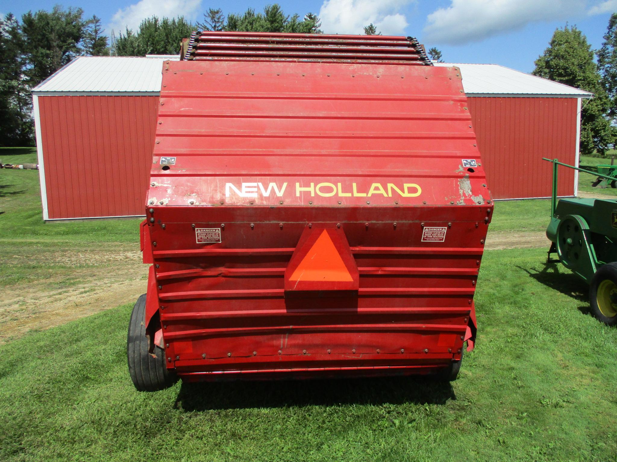 New Holland 851 round baler