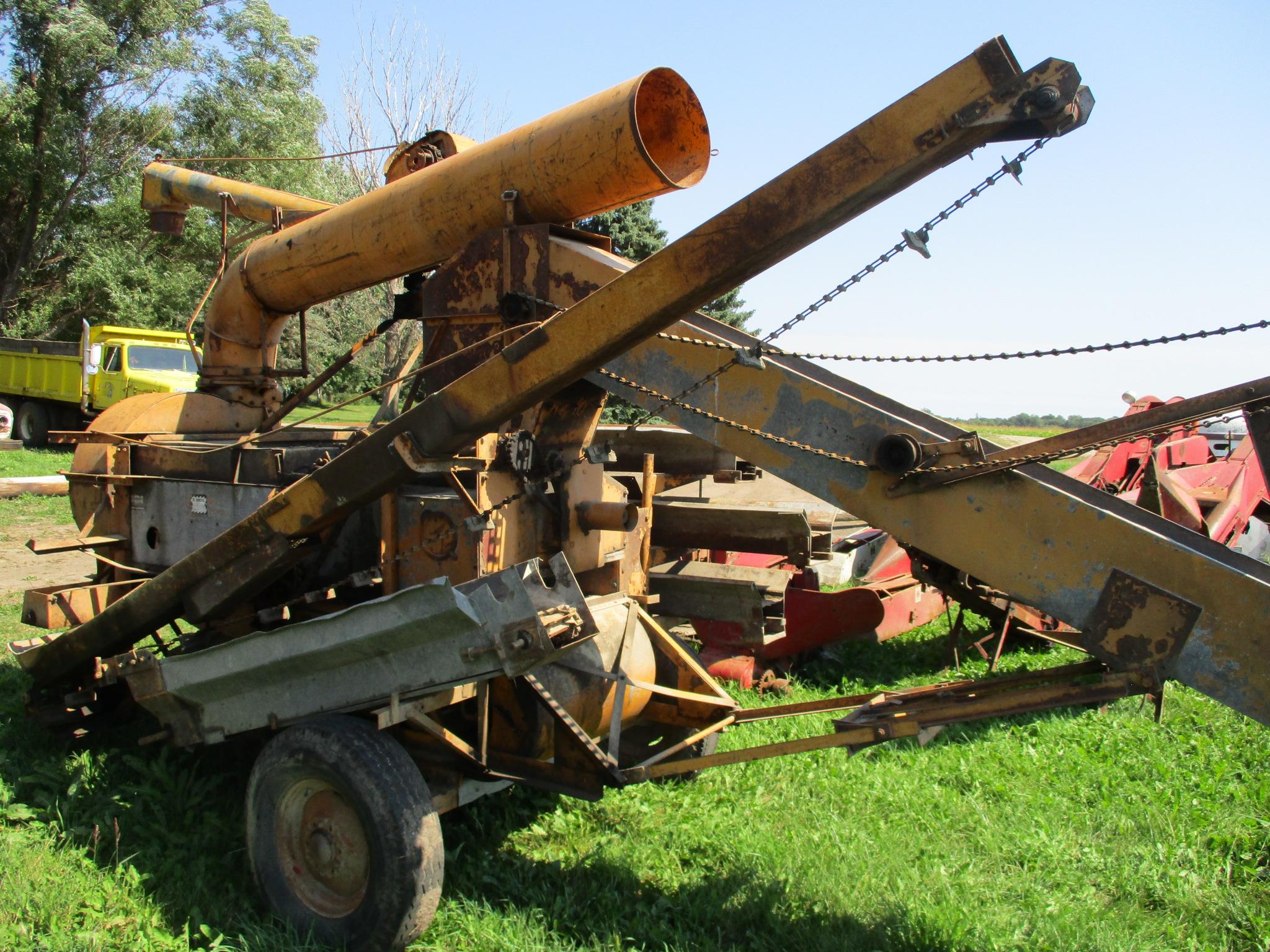 MM corn sheller w/drag line