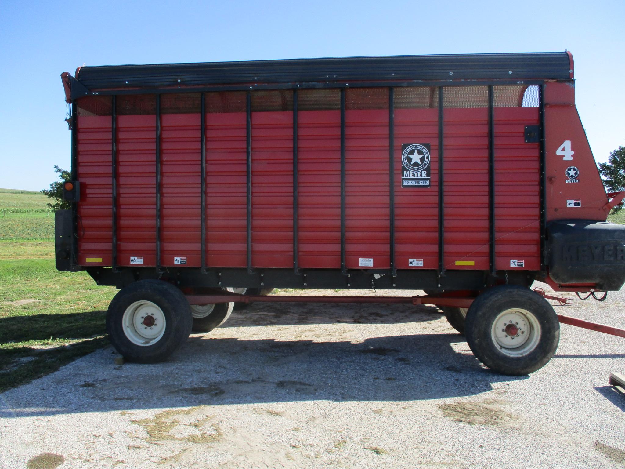 2005 Meyer TSS 4220, 20 ft. front & rear unload chopper box w/Meyer X1604 heavy duty running gear