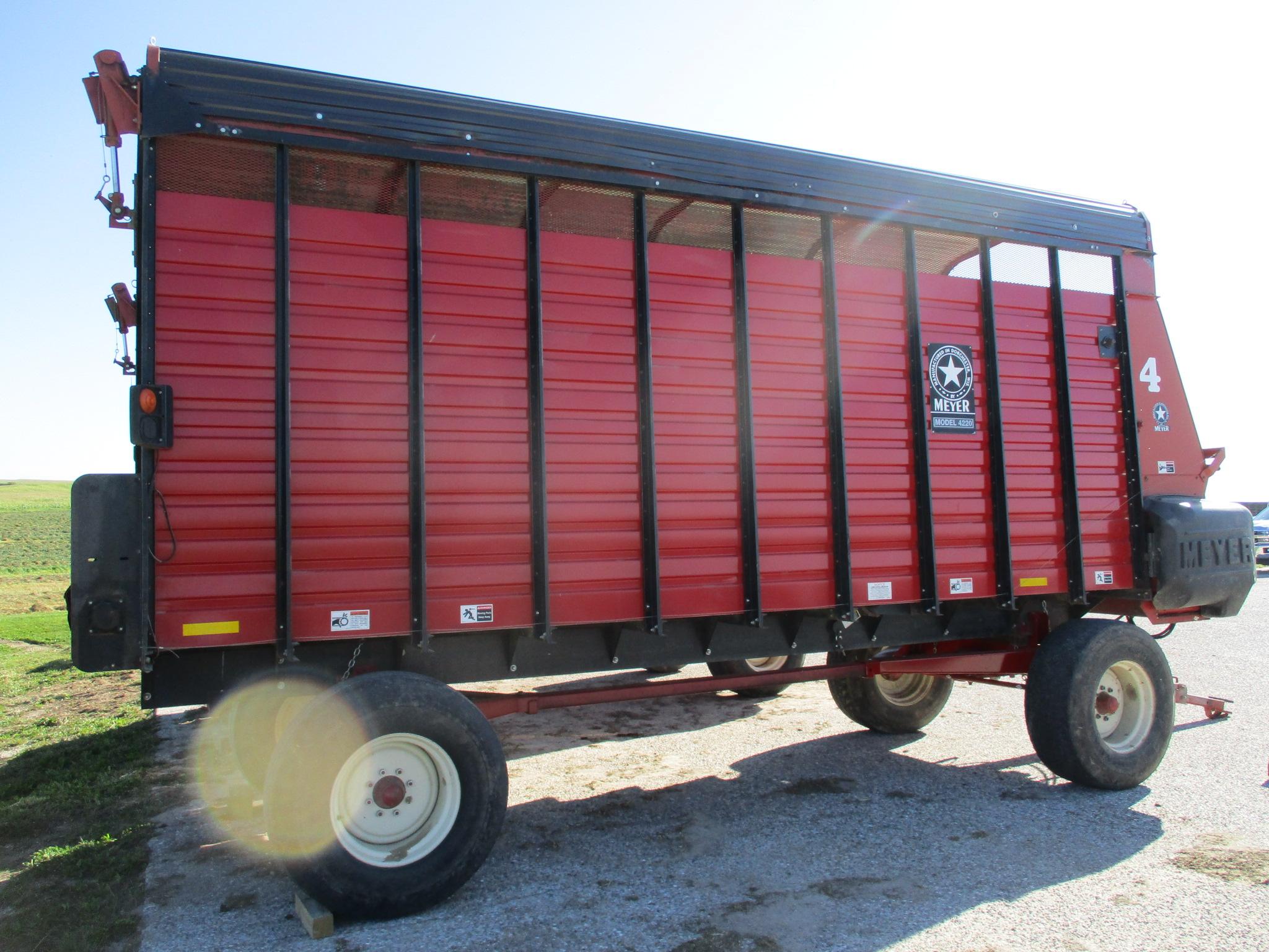 2005 Meyer TSS 4220, 20 ft. front & rear unload chopper box w/Meyer X1604 heavy duty running gear