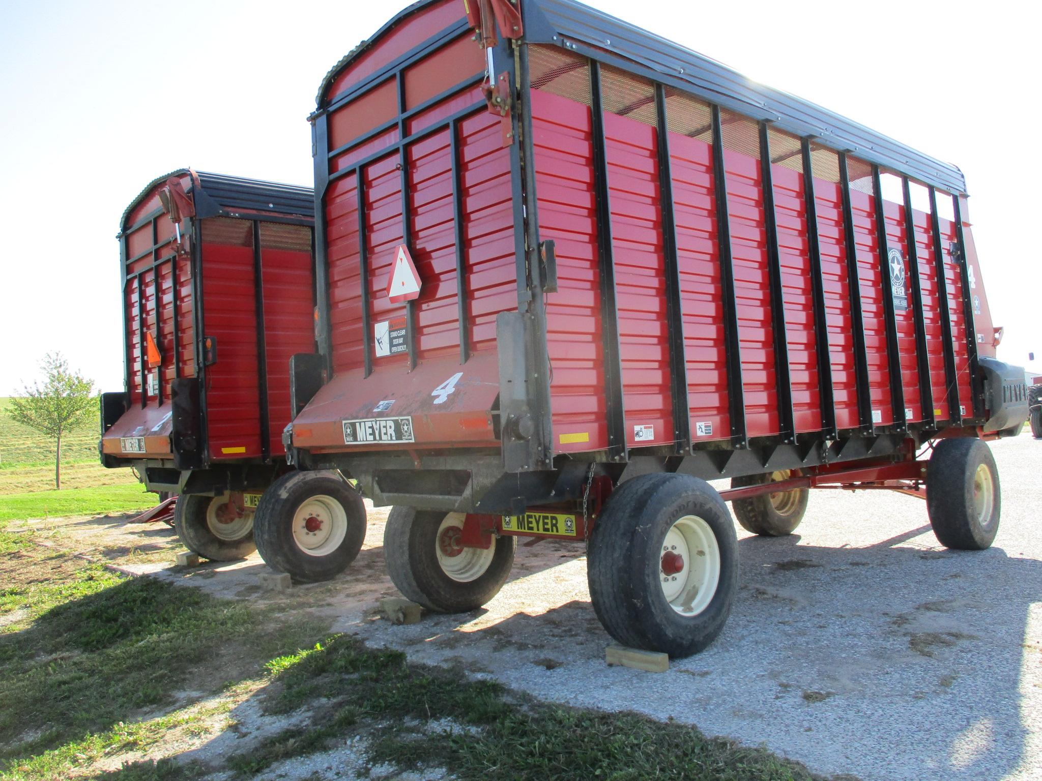 2005 Meyer TSS 4220, 20 ft. front & rear unload chopper box w/Meyer X1604 heavy duty running gear