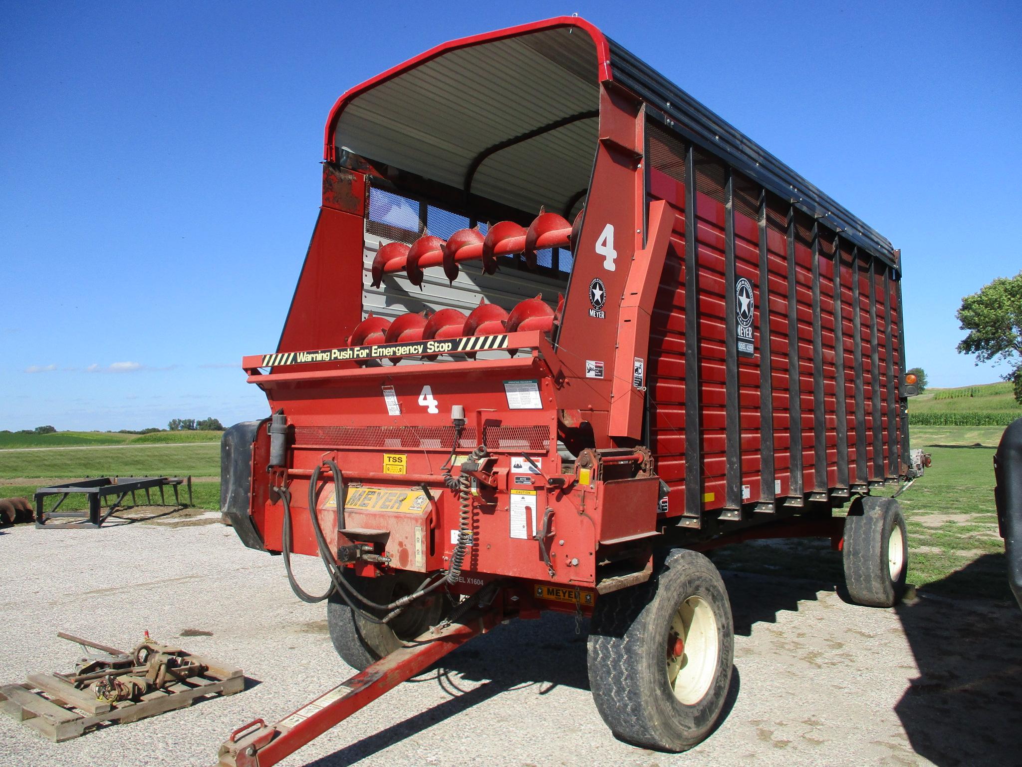 2005 Meyer TSS 4220, 20 ft. front & rear unload chopper box w/Meyer X1604 heavy duty running gear