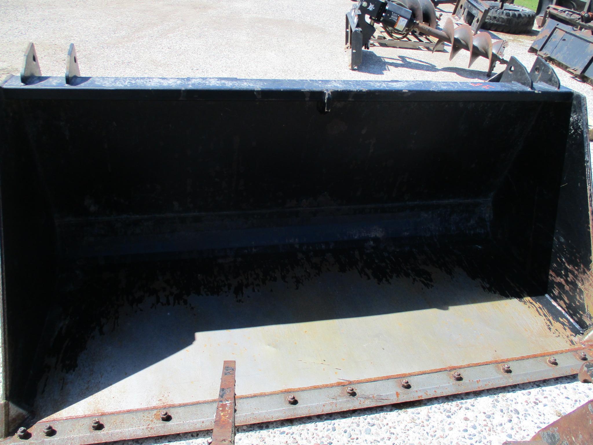 2017 MDS 2 yard, 8' bucket, JRB coupler