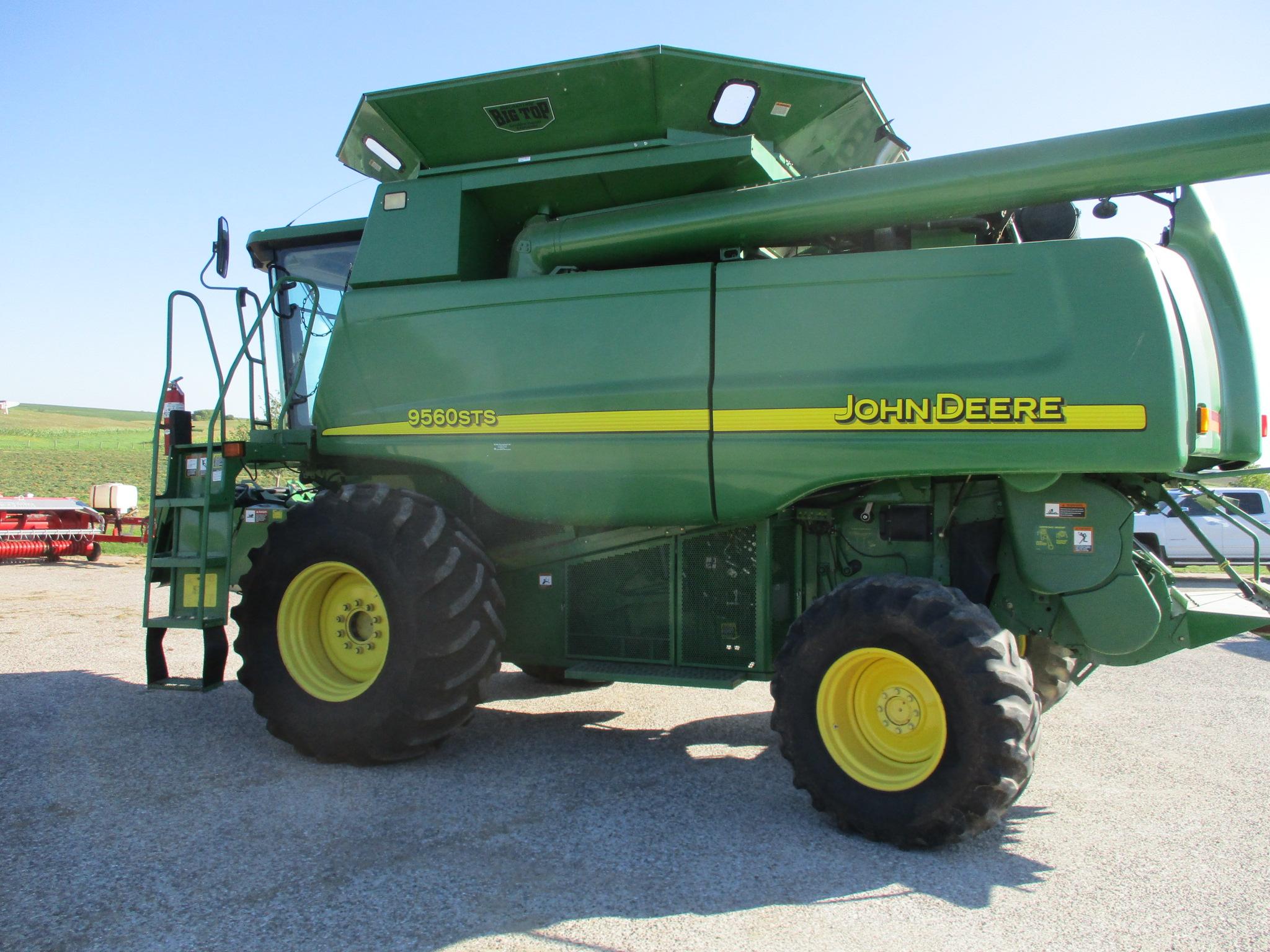 2004 John Deere 9560STS, 2,236 sept. hrs. 3,532 eng. hrs. John Deere brown box, Mauer big top bin