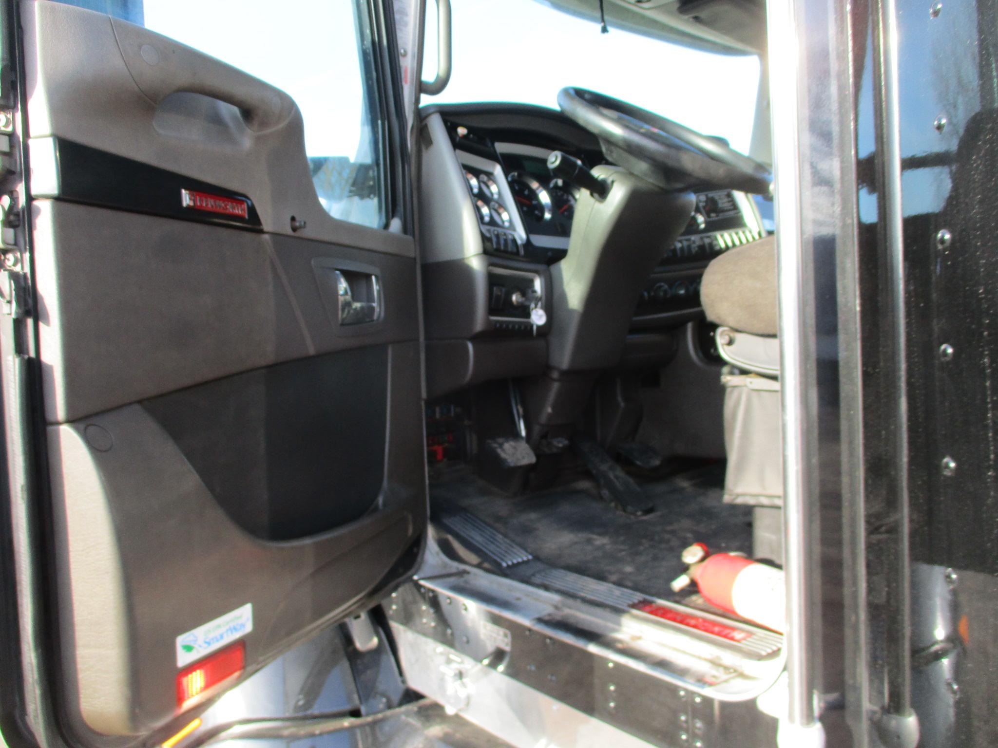 2013 Kenworth T660, 659,288 Act one owner miles, Aerocab double bunk sleeper, Cummins ISX, 450 hp