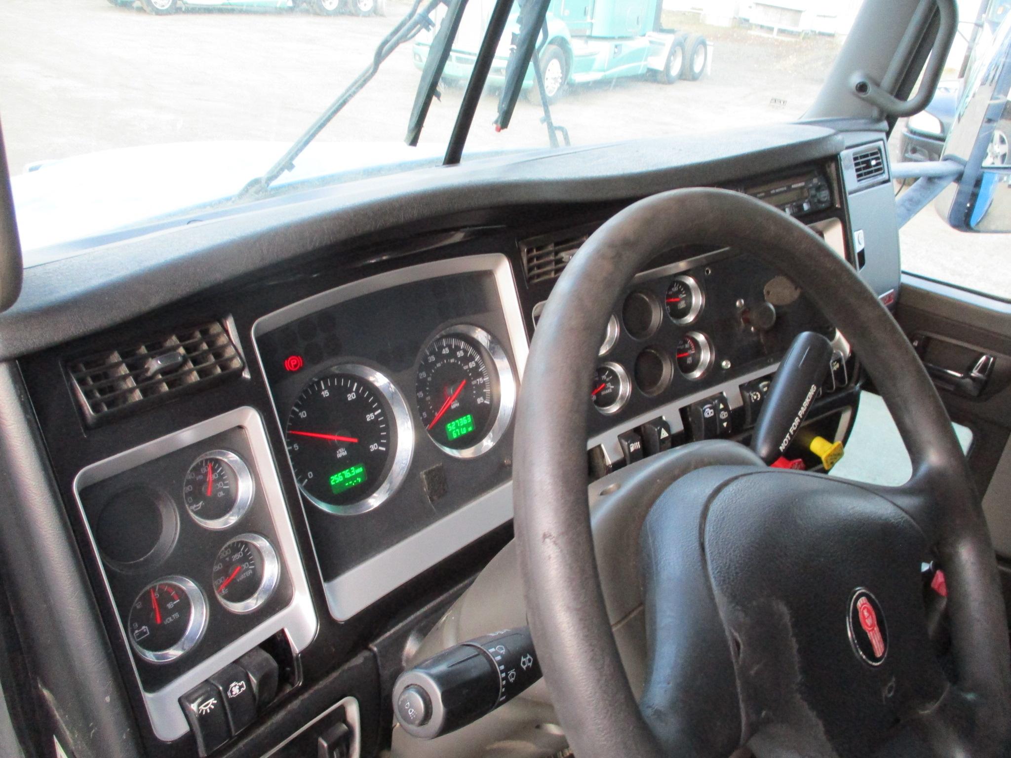 2006 Kenworth T600, 527,359 Act second owner miles, Aerocab double bunk sleeper, Cat C-15, 475 hp