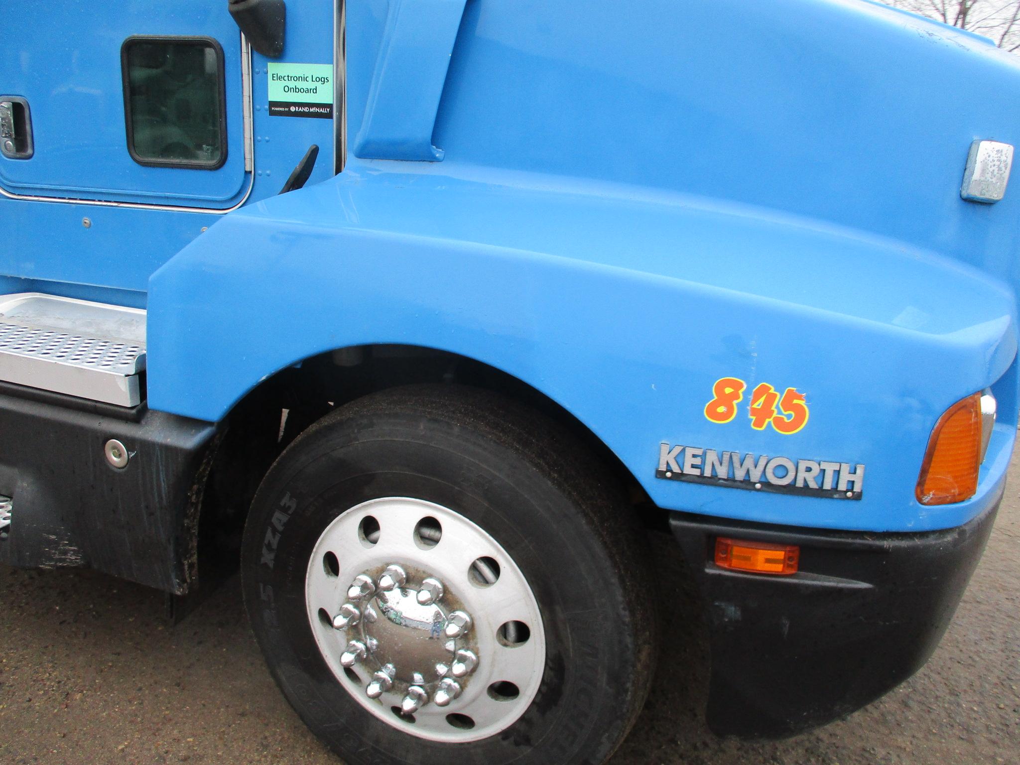 2005 Kenworth T600, 946,504 Act second owner miles, Aerocab double bunk sleeper, Cat C-15, 475 hp