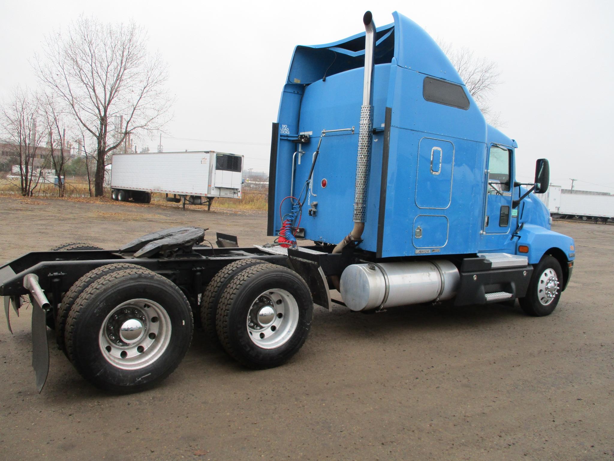 2005 Kenworth T600, 946,504 Act second owner miles, Aerocab double bunk sleeper, Cat C-15, 475 hp