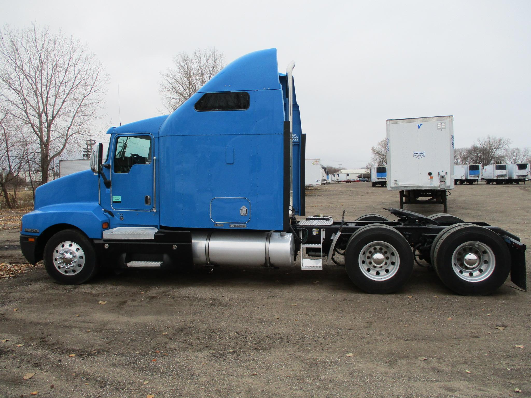 2005 Kenworth T600, 731,860 Act second owner miles, Aerocab double bunk sleeper, Cat C-15, 475 hp